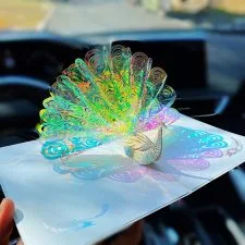 Tarjeta ANEWISH de pavo real desplegable iridiscente