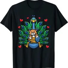 Camiseta negra de pavo real abrazando un osito