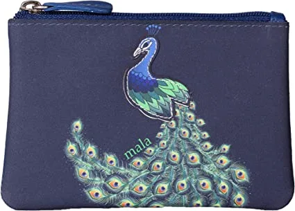 Monedero azul con cremallera y un pavo real de plumas verdes y amarillas.