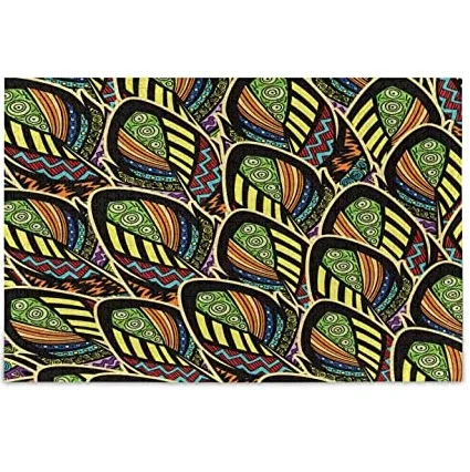 Composición geométrica de aves y plumas en tonos negros, verdes y amarillos.