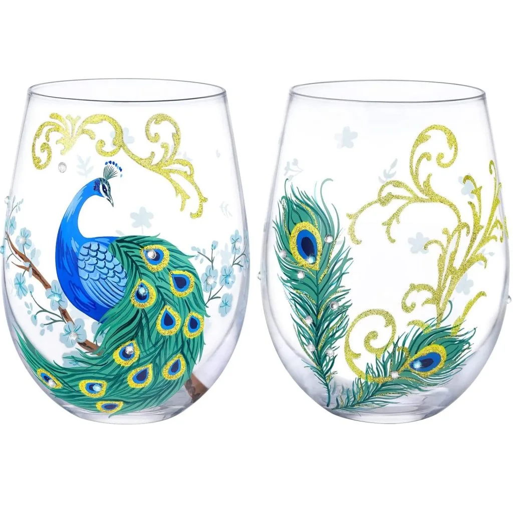 Dos vasos decorados con un pavo real y plumas azules y verdes.