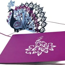 Tarjeta pop-up Cologne Cards de pavo real en púrpura