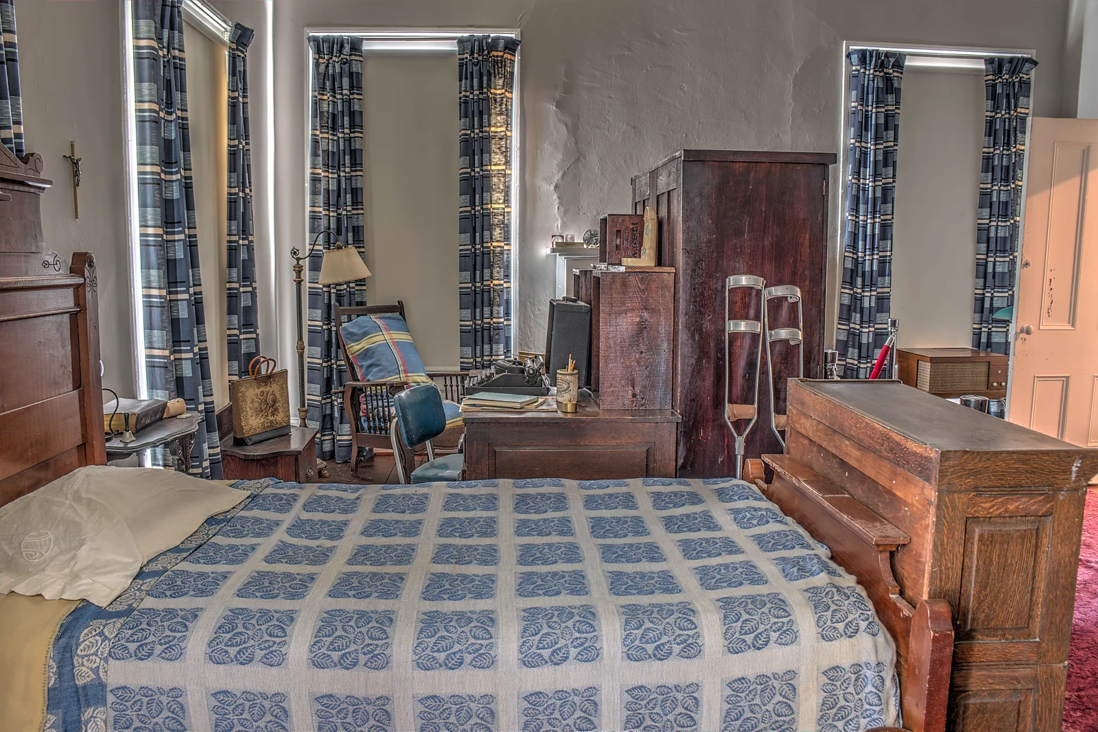 Habitación principal de Andalusia, antigua residencia de Flannery O’Connor.