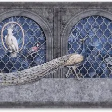 Lienzo Feeby de pavo real claro entre arcos azules · 90 × 60 cm