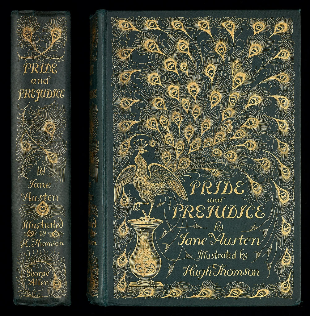 Portada y lomo verdes con un pavo real dorado de la edición de 1894 de Pride and Prejudice.