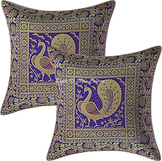 Dos fundas Stylo Culture moradas y doradas de pavo real · 40 × 40 cm