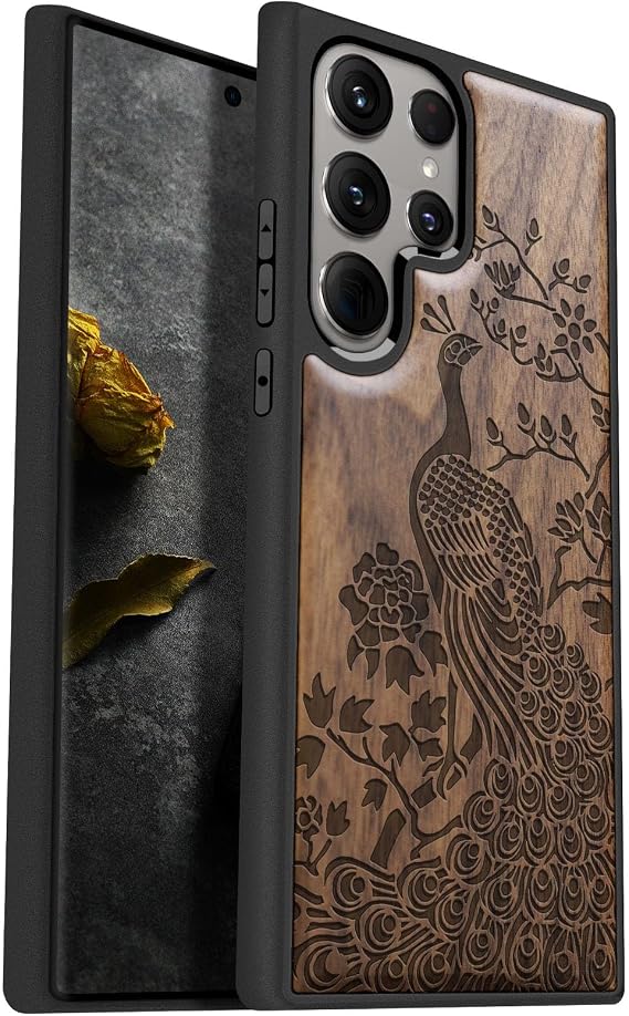 Funda Carveit de nogal grabado con pavo real · Galaxy S24 Ultra